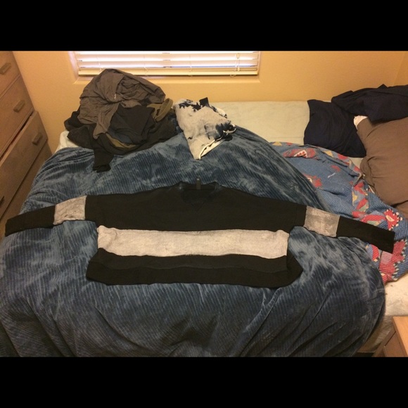 Gilda Midani crop top sweater - Picture 6 of 7